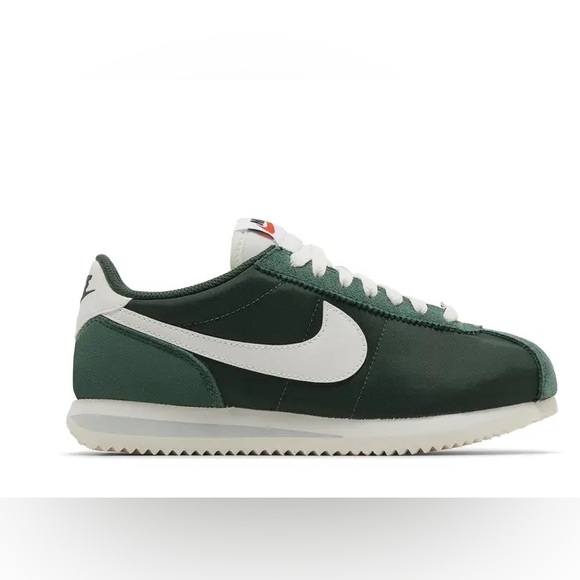 Nike Shoes - Like New - Nike Forest Green and White Sneakers